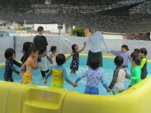 プール遊び