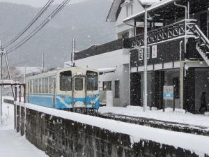 雪の松丸駅1