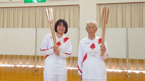 聖火ランナー　東晴七さん　岡武男さん