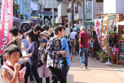 軽トラ市　駅前は久々のにぎわい