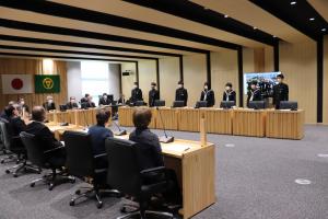 松中生徒と町議会議員との交流会の様子1