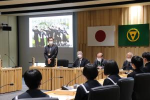 松中生徒と町議会議員との交流会の様子2