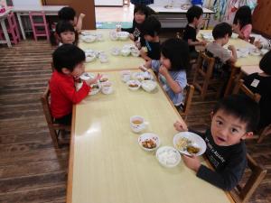 給食の様子