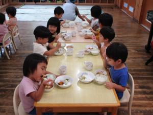 給食の様子