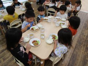 給食の様子