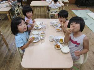 給食の様子
