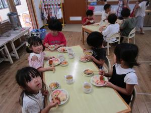 給食の様子