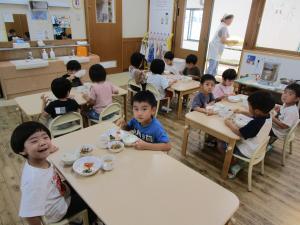 給食の様子