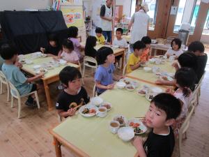 給食の様子