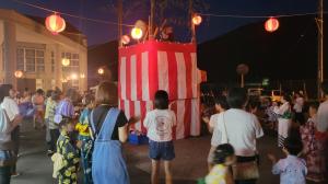 吉野生地区盆踊り大会　みんな輪になって