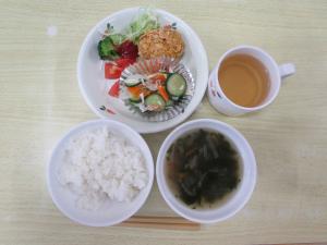 給食の様子を参観