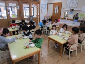 給食の様子を参観