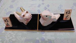 辰の木彫りと蛇の木彫り