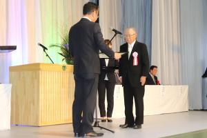 感謝状贈呈（横井会長）