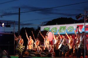 鬼城太鼓の様子