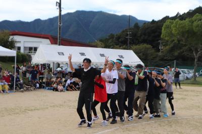 部落対抗ムカデ競走